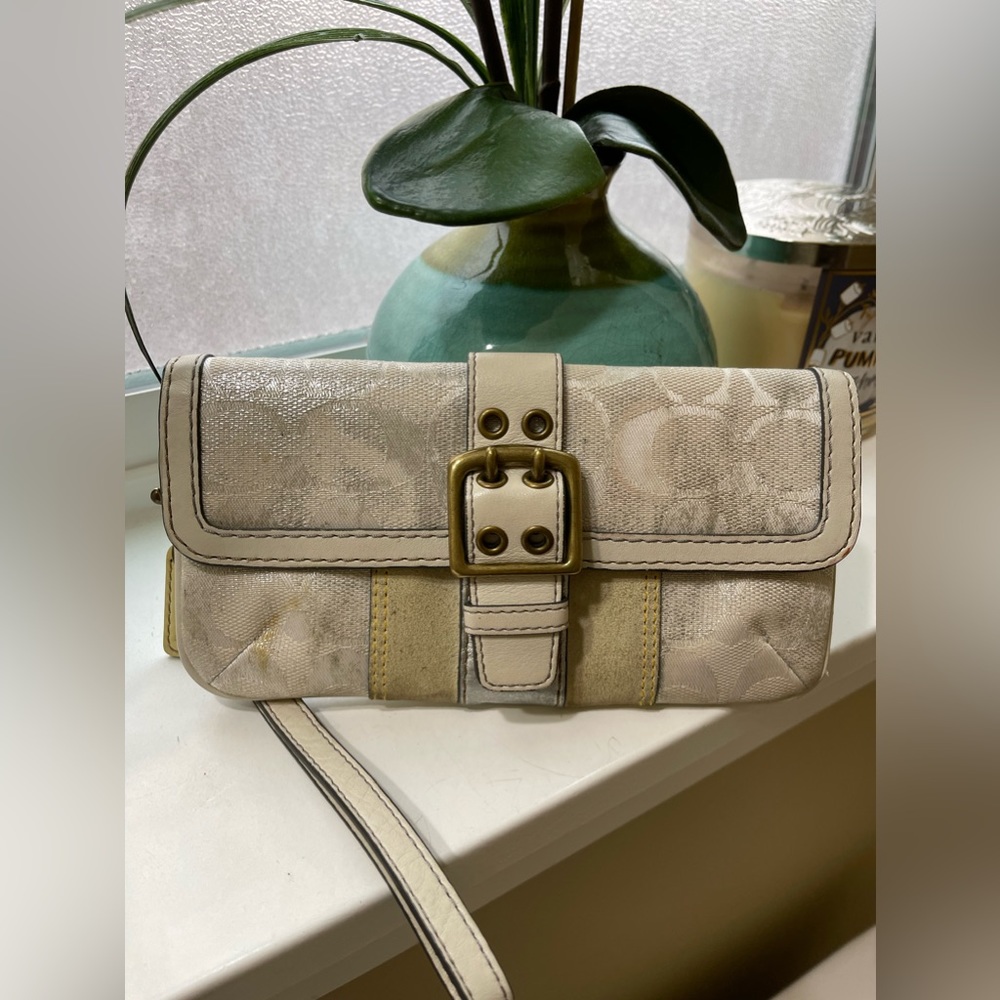 Coach Wristlet Wallet Cream
